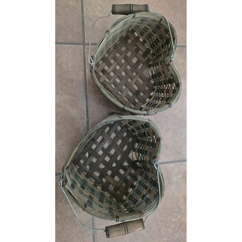 Vintage Heart Shaped Baskets Wood Metal Handle 2pc Woven Weaved Cottage‎